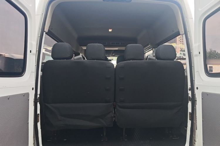 Used SAIC MAXUS Xintu V80 2023 2.0T Manual Classic Aoyuntong Short Wheelbase Mid-Roof 7/8/9-Seater Trunk