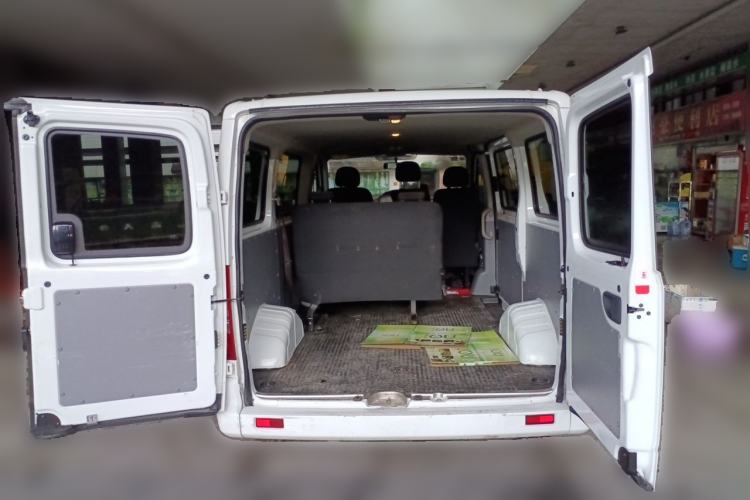 Used SAIC MAXUS Xintu V80 2023 2.0T AMT Classic Aoyuntong Short Wheelbase Mid-Roof 5/6-Seater Trunk