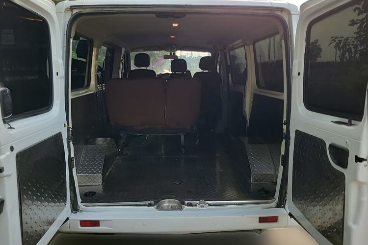 Used SAIC MAXUS Xintu V80 2023 2.0T Manual Classic Aoyuntong Short Wheelbase Ultra-Low Roof 5/6-Seater Trunk