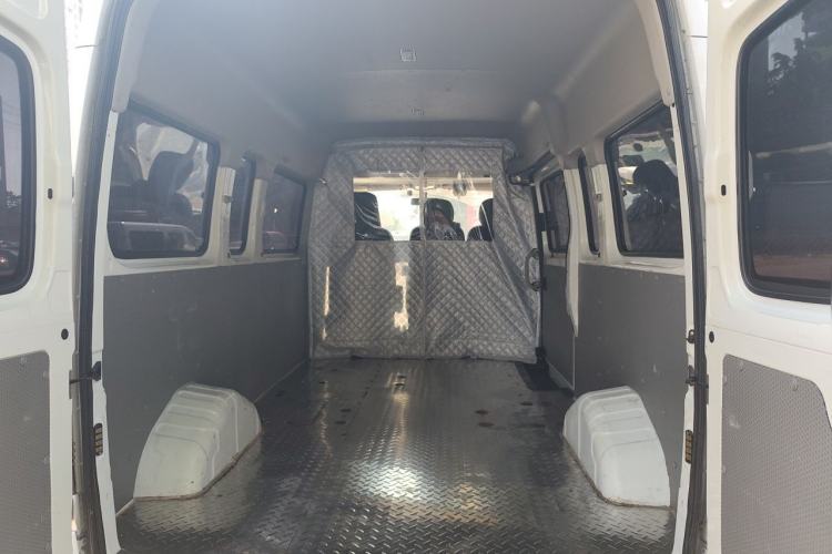 Used SAIC MAXUS Xintu V80 2023 2.0T Manual Classic Aoyuntong Long Wheelbase Mid-Height 6/7/8/9-Seater Trunk