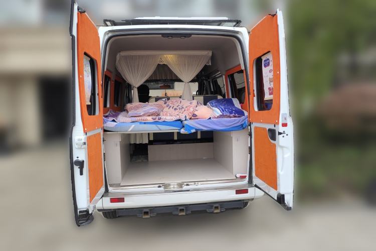 Used SAIC MAXUS Xintu V80  Trunk