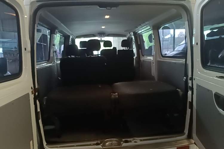 Used SAIC MAXUS Xintu V80 2023 2.0T Manual Classic Aoyuntong Short Wheelbase Ultra-Low Roof 7/8/9-Seater Trunk