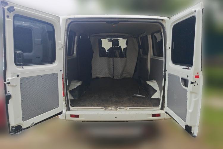 Used SAIC MAXUS Xintu V80  Trunk