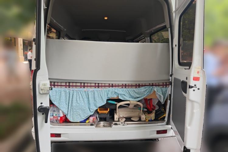Used SAIC MAXUS Xintu V80 2023 2.0T Manual Classic Aoyuntong Short Wheelbase Mid-Roof 5/6-Seater Trunk