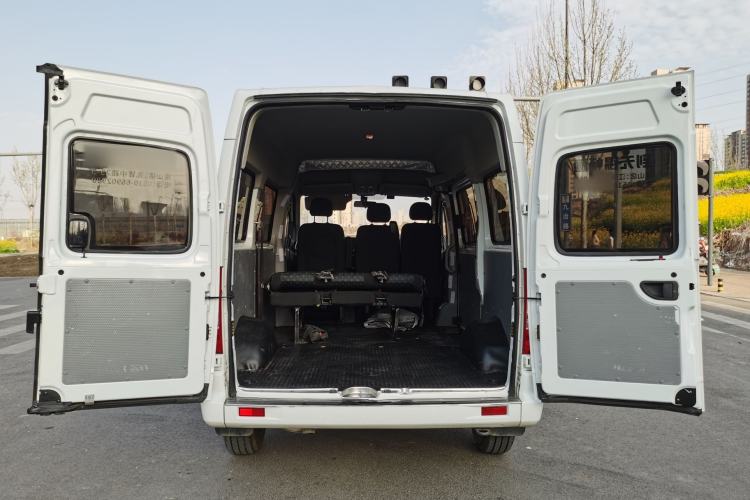 Used SAIC MAXUS Xintu V80 2023 2.0T Manual Classic Aoyuntong Short Wheelbase Mid-Roof 5/6-Seater Trunk
