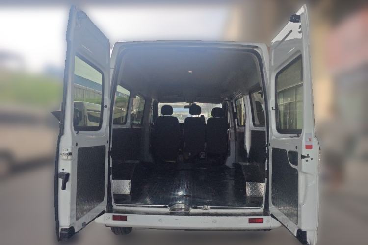 Used SAIC MAXUS Xintu V80 2023 2.0T Manual Classic Aoyuntong Power Version Short Wheelbase Mid-Height 5/6-Seater Trunk