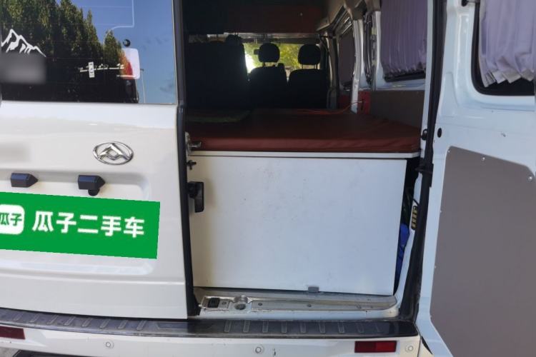 Used SAIC MAXUS Xintu V80  Trunk