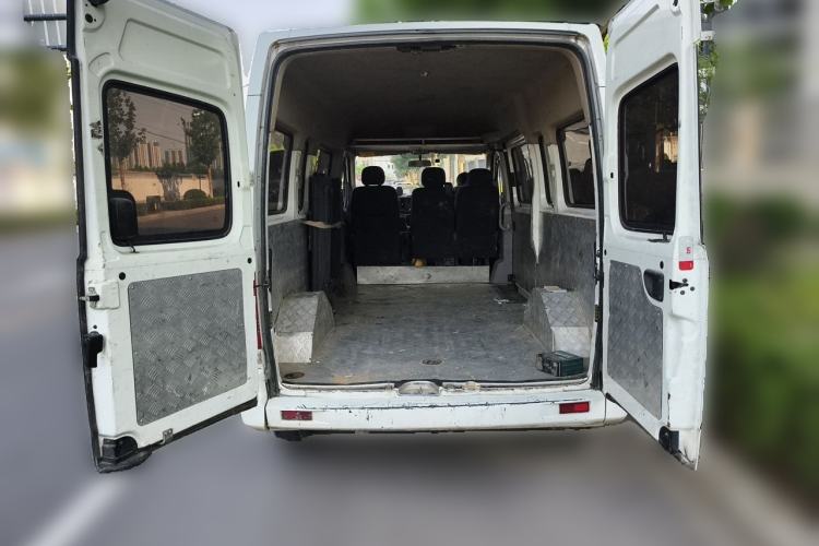 Used SAIC MAXUS Xintu V80 2023 2.0T Manual Classic Aoyuntong Long Wheelbase Mid-Height 6/7/8/9-Seater Trunk