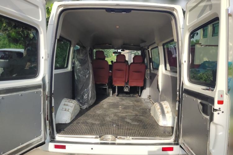 Used SAIC MAXUS Xintu V80  Trunk