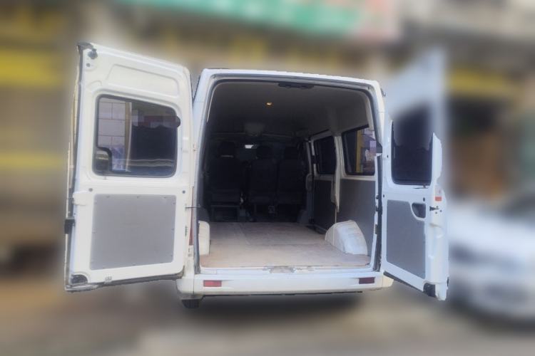 Used SAIC MAXUS Xintu V80 2023 2.0T Manual Classic Aoyuntong Short Wheelbase Mid-Roof 5/6-Seater Trunk