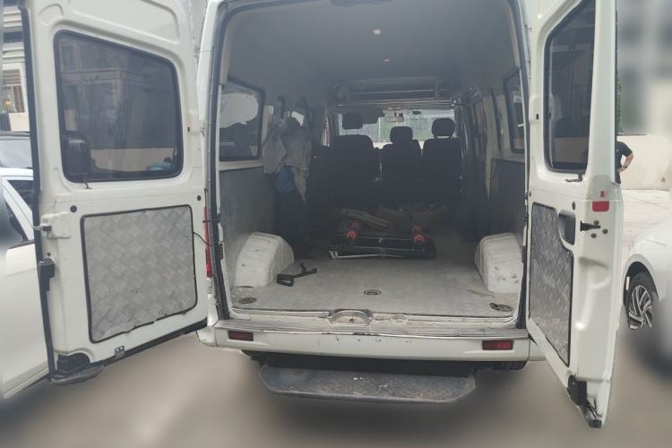 Used SAIC MAXUS Xintu V80 2023 2.0T Manual Classic Aoyuntong Long Wheelbase Mid-Height 6/7/8/9-Seater Trunk
