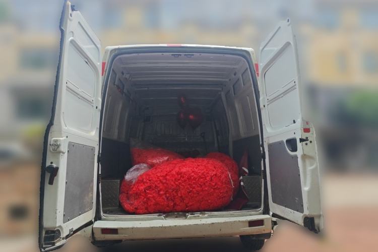 Used SAIC MAXUS Xintu V80  Trunk