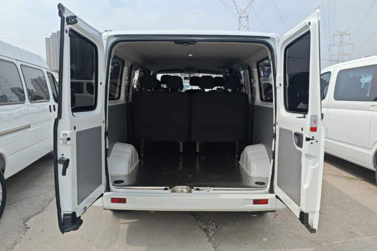 Used SAIC MAXUS Xintu V80 2023 2.0T Manual Classic Aoyuntong Long Wheelbase Ultra-Low Roof 6/7/8/9-Seater Trunk