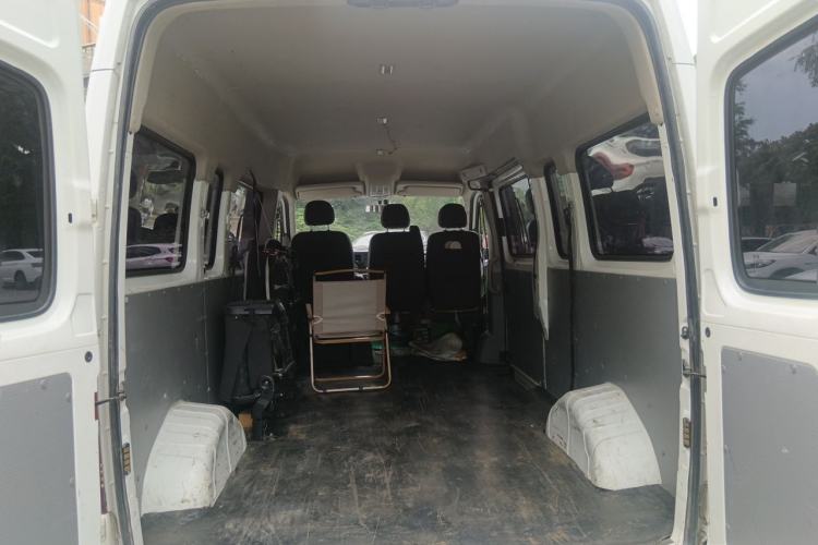 Used SAIC MAXUS Xintu V80 2023 2.0T Manual Classic Aoyuntong Long Wheelbase Mid-Height 6/7/8/9-Seater Trunk
