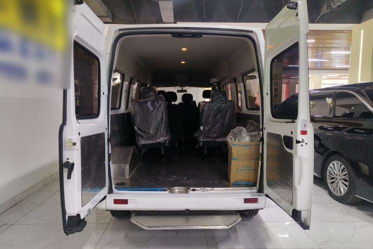 Used SAIC MAXUS Xintu V80 2023 2.0T Manual Classic Aoyuntong Long Wheelbase Mid-Height 6/7/8/9-Seater Trunk