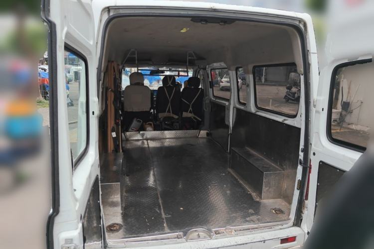 Used SAIC MAXUS Xintu V80 2023 2.0T Manual Classic Aoyuntong Long Wheelbase Mid-Height 6/7/8/9-Seater Trunk