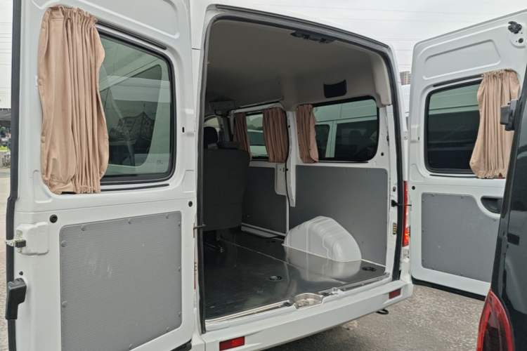 Used SAIC MAXUS Xintu V80 2023 2.0T Manual Classic Aoyuntong Short Wheelbase Mid-Roof 5/6-Seater Trunk