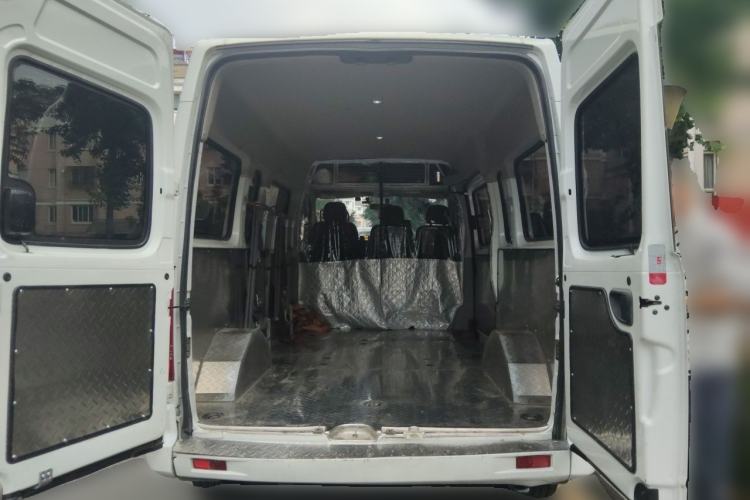 Used SAIC MAXUS Xintu V80 2023 2.0T Manual Classic Aoyuntong Long Wheelbase Mid-Height 6/7/8/9-Seater Trunk