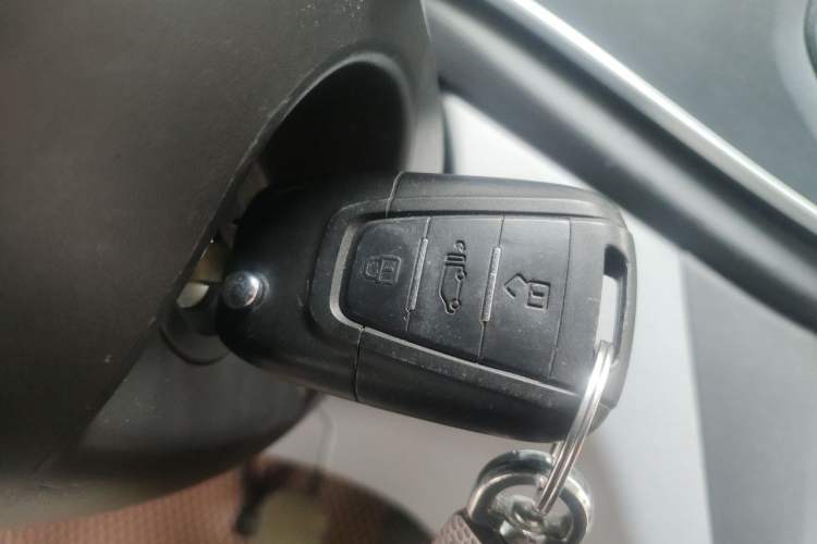 Used SAIC MAXUS Xintu V80 2023 2.0T AMT Classic Aoyuntong Long Wheelbase Mid-Height 6/7/8/9-Seater Vehicle Key