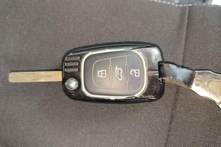 Used SAIC MAXUS Xintu V80 2023 2.0T Manual Classic Aoyuntong Short Wheelbase Mid-Roof 5/6-Seater Vehicle Key