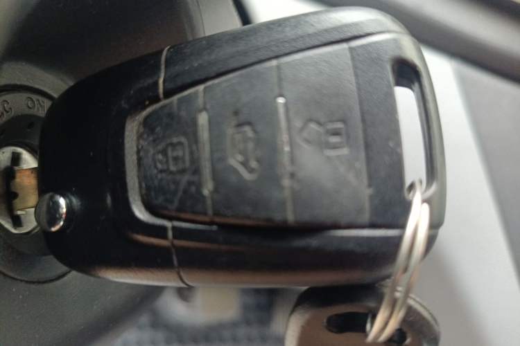 Used SAIC MAXUS Xintu V80 2023 2.0T AMT Classic Aoyuntong Long Wheelbase Mid-Height 6/7/8/9-Seater Vehicle Key