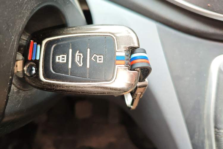 Used SAIC MAXUS Xintu V80 2023 2.0T Manual Classic Aoyuntong Long Wheelbase Mid-Height 6/7/8/9-Seater Vehicle Key
