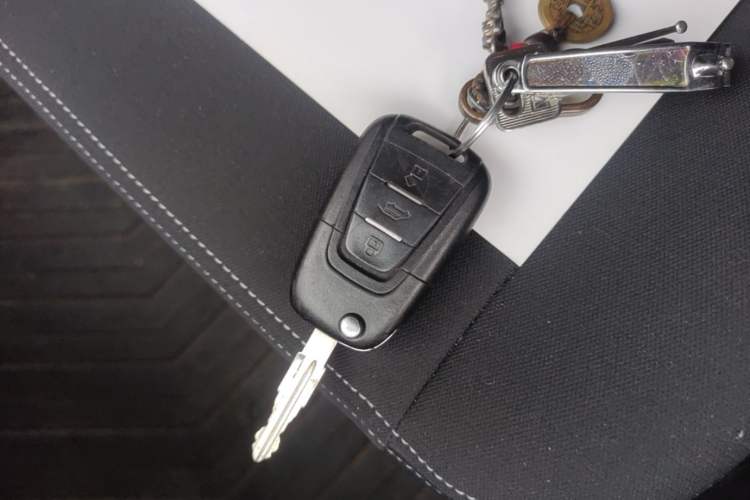 Used SAIC MAXUS Xintu V80 2023 2.0T Manual Classic Aoyuntong Long Wheelbase Mid-Height 6/7/8/9-Seater Vehicle Key