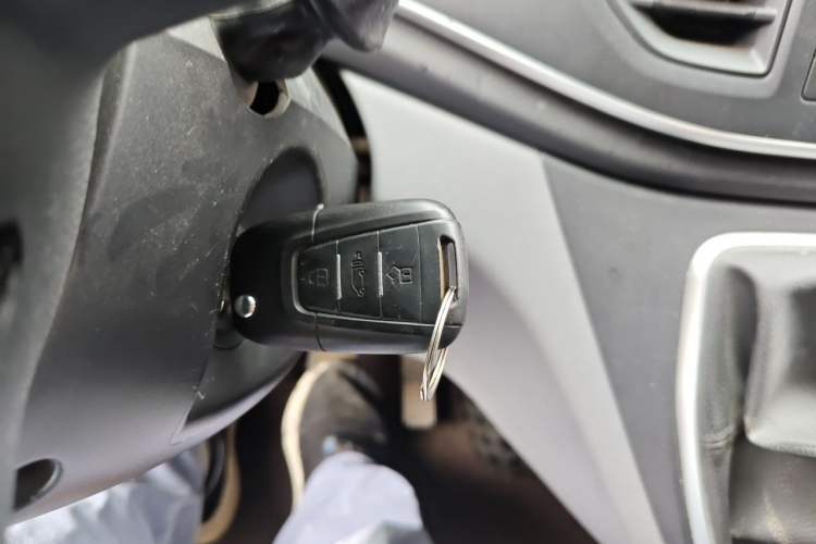 Used SAIC MAXUS Xintu V80 2023 2.0T Manual Classic Aoyuntong Long Wheelbase Mid-Height 6/7/8/9-Seater Vehicle Key