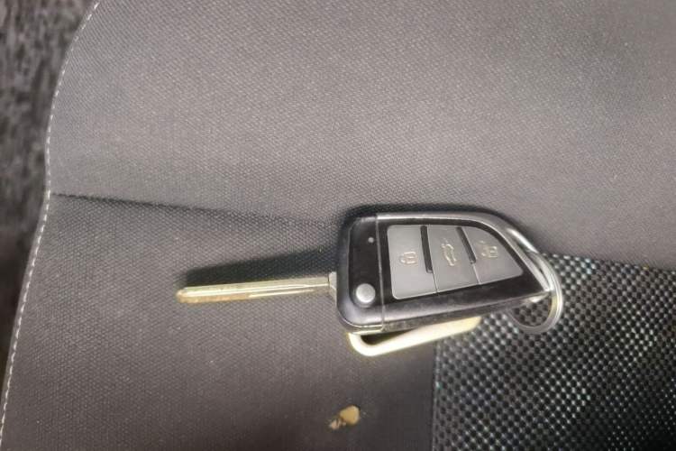 Used SAIC MAXUS Xintu V80 2023 2.0T AMT Classic Aoyuntong Power Version Short Wheelbase Ultra-Low Roof 5/6-Seater Vehicle Key
