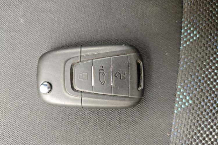 Used SAIC MAXUS Xintu V80 2023 2.0T AMT Classic Aoyuntong Short Wheelbase Ultra-Low Roof 5/6-Seater Vehicle Key