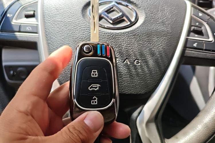 Used SAIC MAXUS Xintu V80 2023 2.0T Manual Classic Aoyuntong Long Wheelbase Mid-Height 6/7/8/9-Seater Vehicle Key