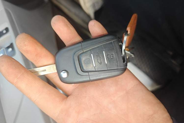 Used SAIC MAXUS Xintu V80 2023 2.0T Manual Classic Aoyuntong Long Wheelbase Mid-Height 6/7/8/9-Seater Vehicle Key