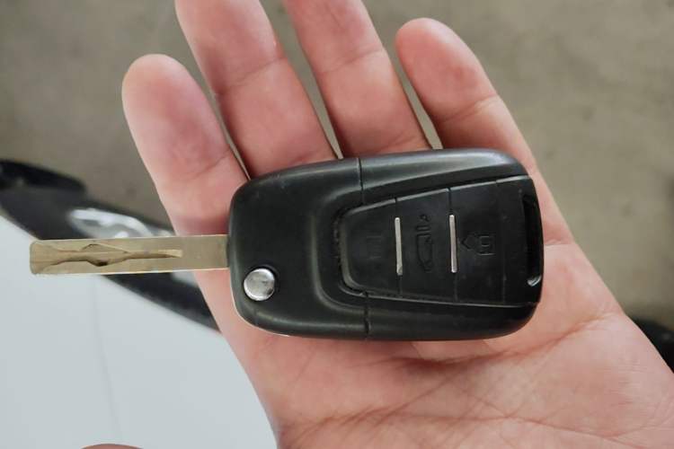 Used SAIC MAXUS Xintu V80 2023 2.0T Manual Classic Aoyuntong Short Wheelbase Mid-Roof 5/6-Seater Vehicle Key