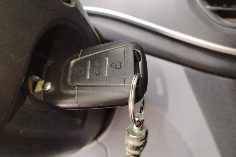 Used SAIC MAXUS Xintu V80 2023 2.0T AMT Classic Aoyuntong Long Wheelbase Mid-Height 6/7/8/9-Seater Vehicle Key