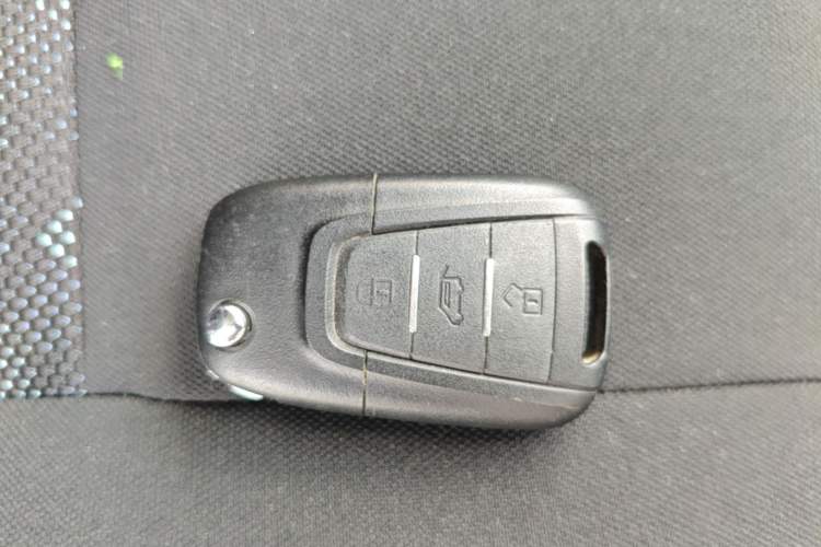 Used SAIC MAXUS Xintu V80 2023 2.0T Manual Classic Aoyuntong Long Wheelbase Ultra-Low Roof 6/7/8/9-Seater Vehicle Key