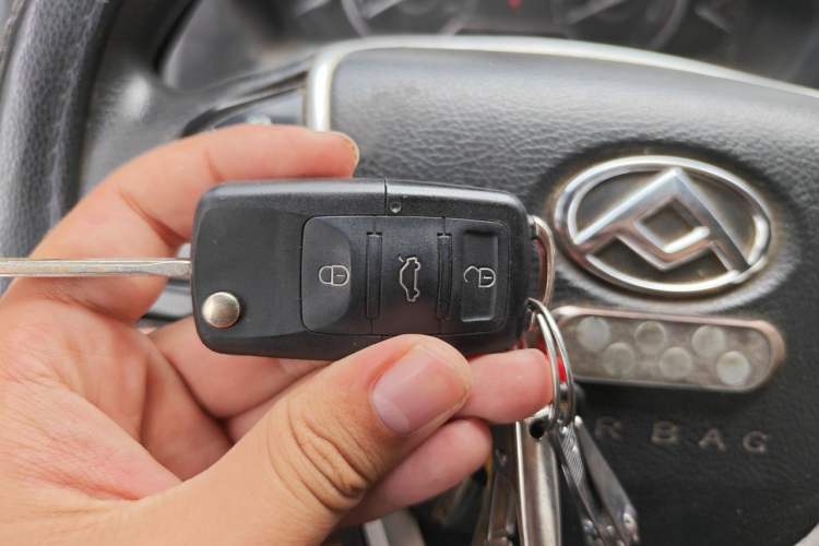 Used SAIC MAXUS Xintu V80 2023 2.0T Manual Classic Aoyuntong Long Wheelbase Mid-Height 6/7/8/9-Seater Vehicle Key