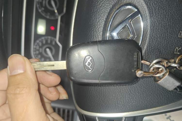 Used SAIC MAXUS Xintu V80 2023 2.0T Manual Classic Aoyuntong Long Wheelbase Mid-Height 6/7/8/9-Seater Vehicle Key