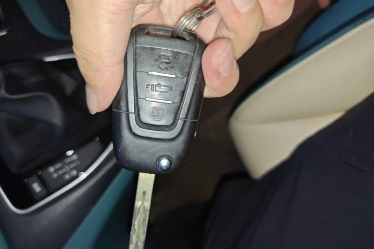 Used SAIC MAXUS Xintu V80 2023 2.0T AMT Classic Aoyuntong Long Wheelbase Mid-Height 6/7/8/9-Seater Vehicle Key