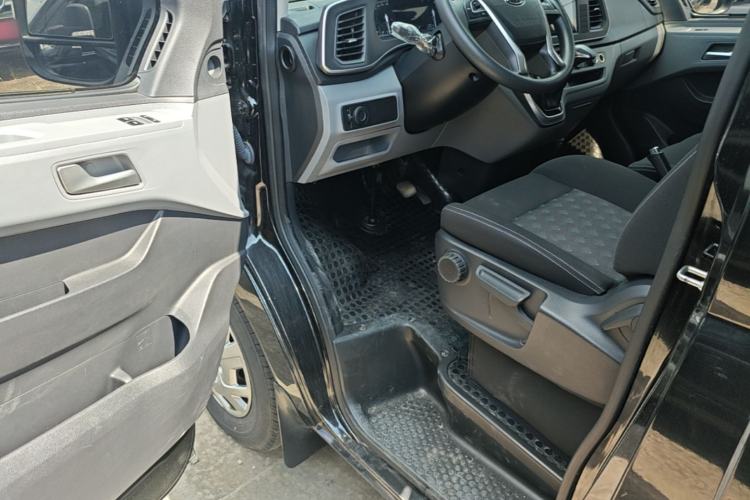 Used SAIC MAXUS Xintu V80 2024 Aotong Value Edition 6AMT Long Wheelbase Mid-Roof Model 127 Ps 6/7/8/9-Seater Driver Seat