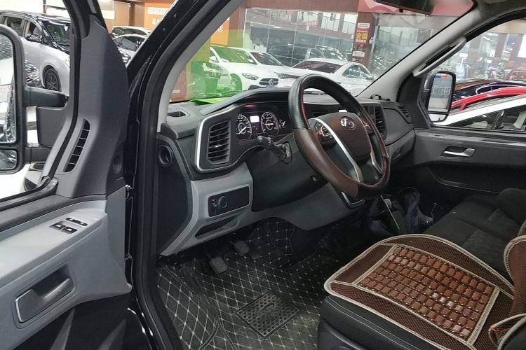 Used SAIC MAXUS Xintu V80 2024 Aotuntong Value Edition 6MT Short Wheelbase Ultra-Low Roof 127 Ps 5/6 Seats Driver Seat
