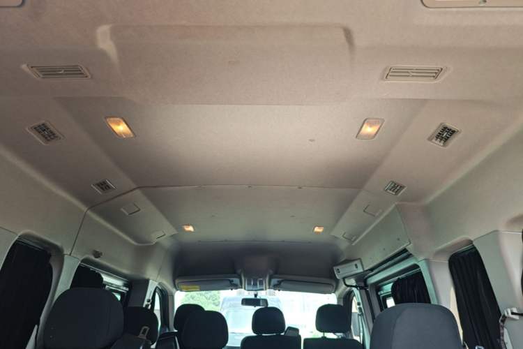 Used SAIC MAXUS Xintu V80 2024 Aotong Value Edition 6AMT Long Wheelbase Mid-Roof Model 127 Ps 6/7/8/9-Seater Headliner