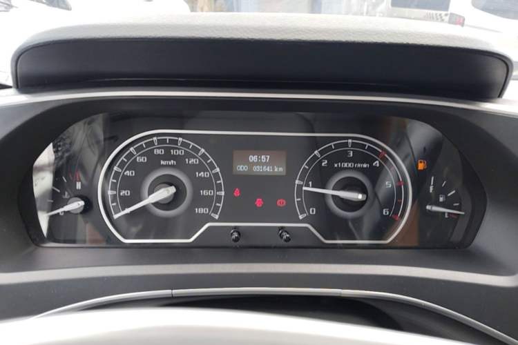 Used SAIC MAXUS Xintu V80 2024 Aotong Value Edition 6MT Long-Wheelbase Mid-Roof Model with 127 Ps Available in 6/7/8/9-Seater Configurations Instrument Cluster