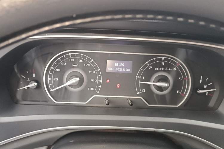 Used SAIC MAXUS Xintu V80 2024 Aotuntong Value Edition 6MT Short Wheelbase Ultra-Low Roof 127 Ps 5/6 Seats Instrument Cluster