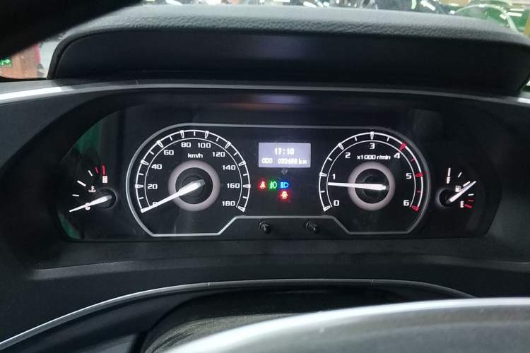 Used SAIC MAXUS Xintu V80 2024 Aotuntong Value Edition 6MT Short Wheelbase Ultra-Low Roof 127 Ps 5/6 Seats Instrument Cluster