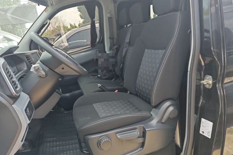 Used SAIC MAXUS Xintu V80 2024 Aotong Value Edition 6AMT Long Wheelbase Mid-Roof Model 127 Ps 6/7/8/9-Seater Left Front Seat