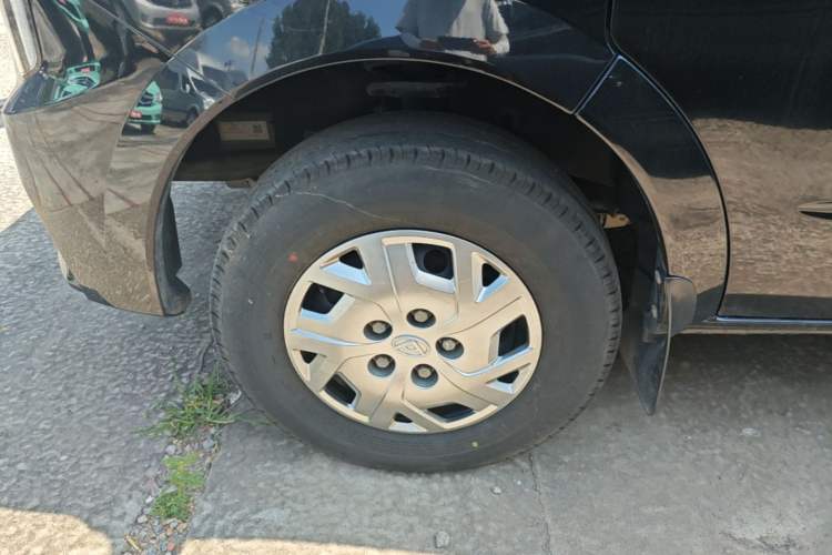 Used SAIC MAXUS Xintu V80 2024 Aotong Value Edition 6AMT Long Wheelbase Mid-Roof Model 127 Ps 6/7/8/9-Seater Left Front Wheel Hub