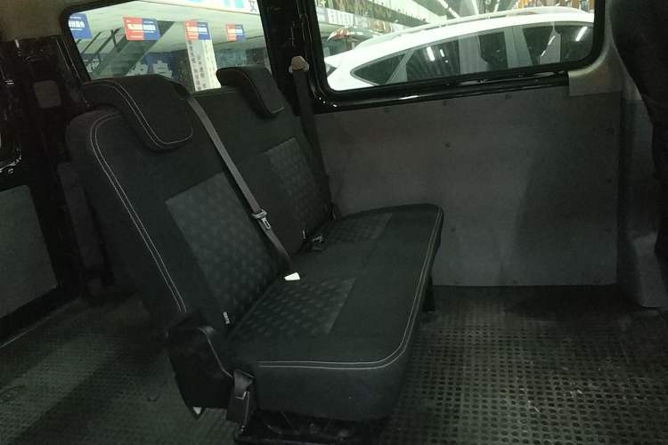 Used SAIC MAXUS Xintu V80 2024 Aotuntong Value Edition 6MT Short Wheelbase Ultra-Low Roof 127 Ps 5/6 Seats Left Rear Seat