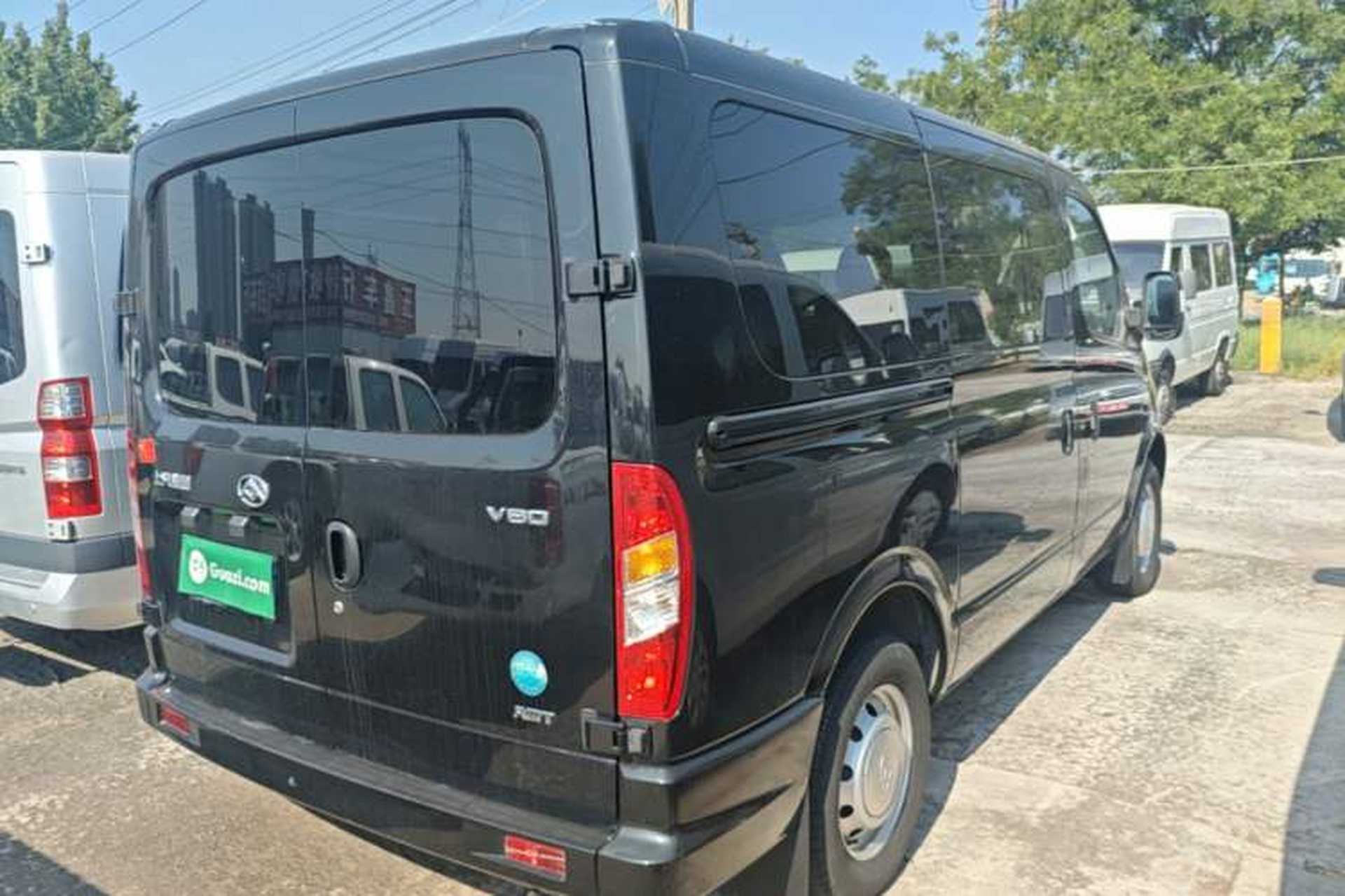 Used SAIC MAXUS Xintu V80 2024 Aotong Value Edition 6AMT Short Wheelbase Ultra-Low Roof 127 Ps 5-Seater Rear Right 45 Deg