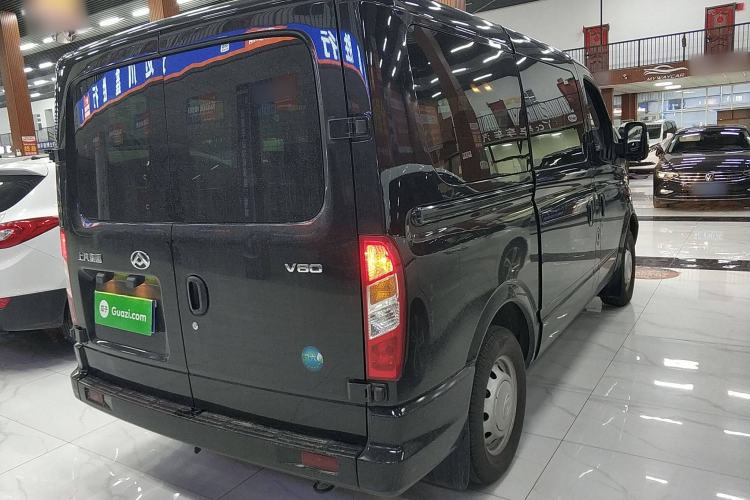 Used SAIC MAXUS Xintu V80 2024 Aotuntong Value Edition 6MT Short Wheelbase Ultra-Low Roof 127 Ps 5/6 Seats Rear Right 45 Deg