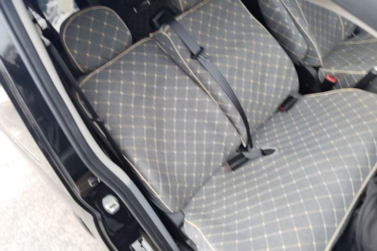Used SAIC MAXUS Xintu V80 2024 Aotong Value Edition 6MT Long-Wheelbase Mid-Roof Model with 127 Ps Available in 6/7/8/9-Seater Configurations Right Front Seat
